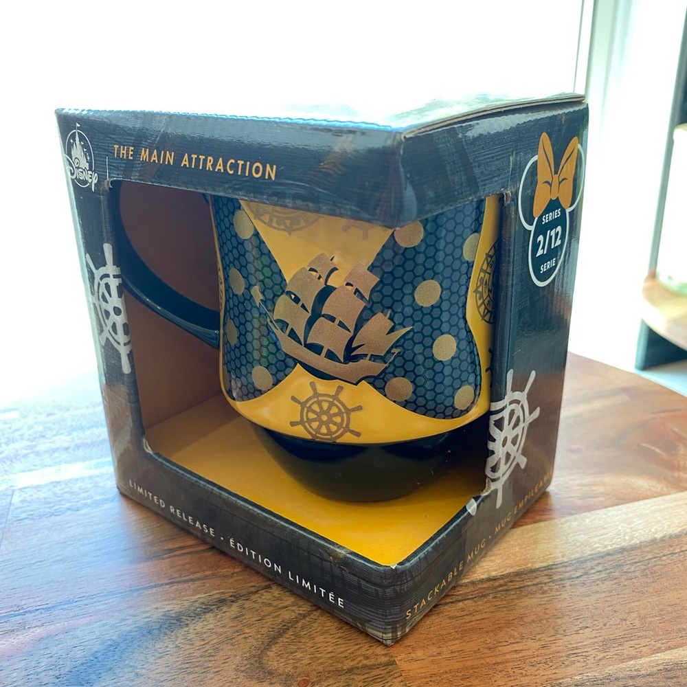 Disney Minnie Mouse: The Main Attraction Pirates of the Caribbean Mug Limited Ed
